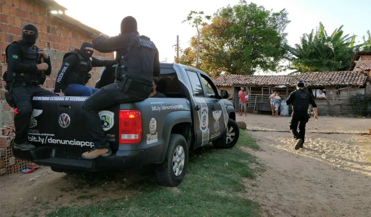 Policiais da DHTL em ação
